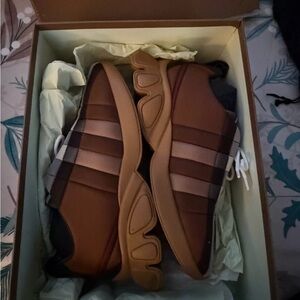 Burberry Two-Tone Brown Sneakers